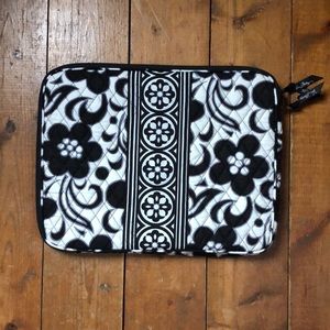 New without tags Vera Bradley laptop case!